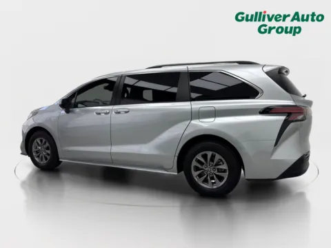 More photos of 2021 Toyota Sienna LE at Gulliver Auto Group, TX