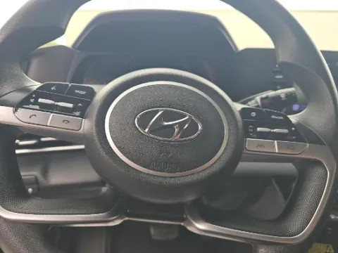 More photos of 2021 Hyundai Elantra SEL at Gulliver Auto Group, TX