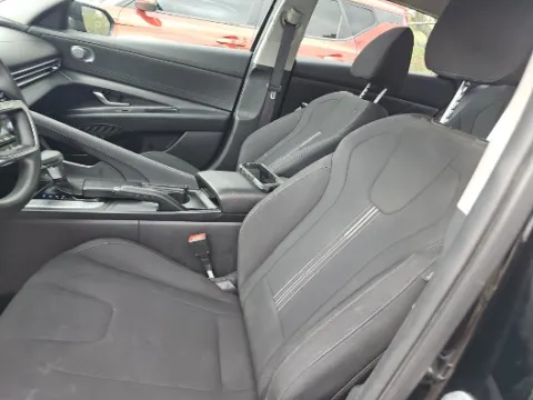 More photos of 2021 Hyundai Elantra SEL at Gulliver Auto Group, TX
