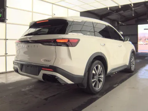 Photos of 2024 INFINITI QX60 LUXE for sale in Plano, TX at Gulliver Auto Group