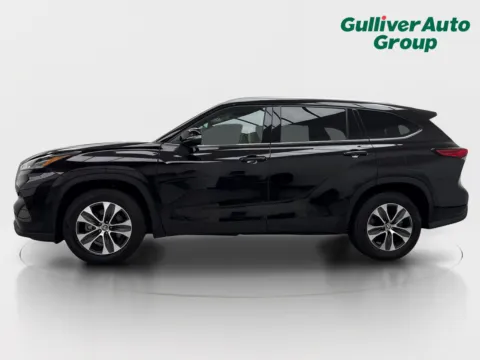 Another view of 2021 Toyota Highlander XLE for sale in Plano, TX at Gulliver Auto Group