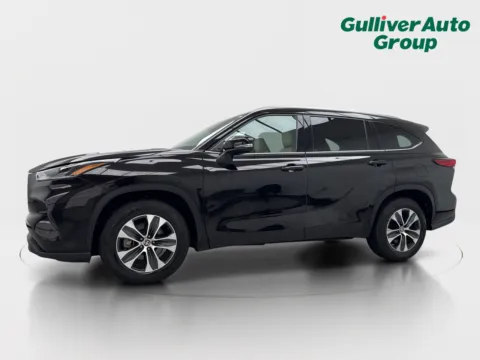 Photos of 2021 Toyota Highlander XLE for sale in Plano, TX at Gulliver Auto Group