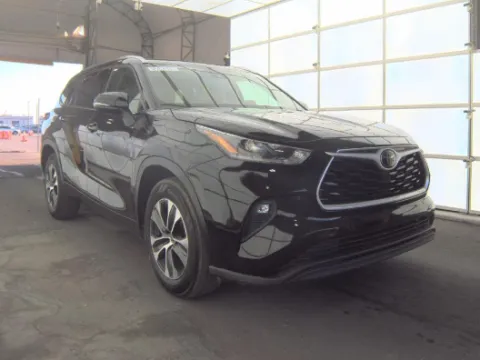 More photos of 2021 Toyota Highlander XLE at Gulliver Auto Group, TX