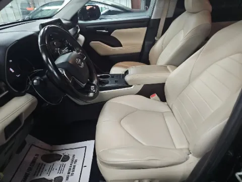 More photos of 2021 Toyota Highlander XLE at Gulliver Auto Group, TX