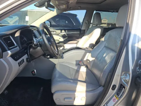More photos of 2018 Toyota Highlander Limited at Gulliver Auto Group, TX