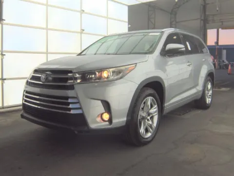 Silver 2018 Toyota Highlander Limited for sale in Plano, TX
