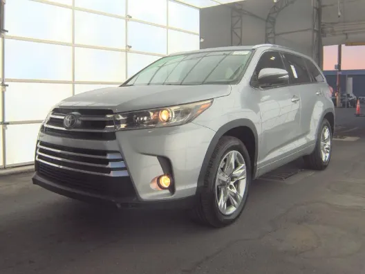 Silver 2018 Toyota Highlander Limited for sale in Plano, TX