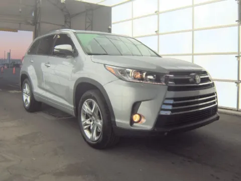 Another view of 2018 Toyota Highlander Limited for sale in Plano, TX at Gulliver Auto Group