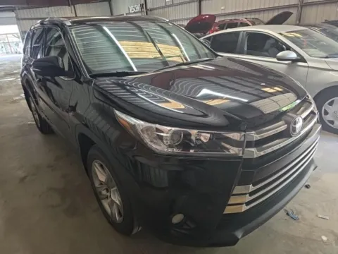 Another view of 2018 Toyota Highlander Limited for sale in Plano, TX at Gulliver Auto Group