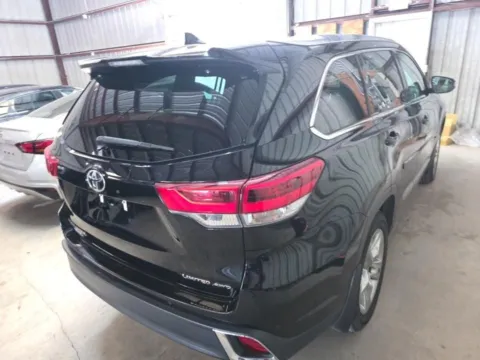 Photos of 2018 Toyota Highlander Limited for sale in Plano, TX at Gulliver Auto Group