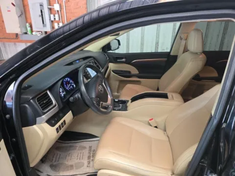 More photos of 2018 Toyota Highlander Limited at Gulliver Auto Group, TX