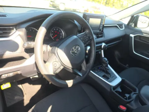 More photos of 2021 Toyota RAV4 LE at Gulliver Auto Group, TX