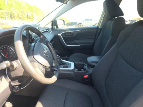 More photos of 2021 Toyota RAV4 LE at Gulliver Auto Group, TX