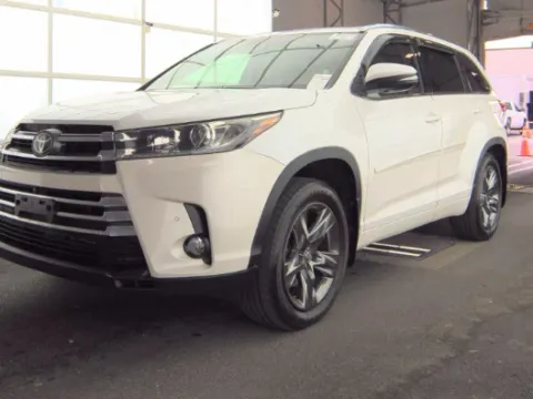White 2018 Toyota Highlander Limited Platinum for sale in Plano, TX