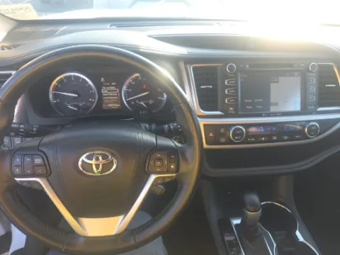 More photos of 2018 Toyota Highlander Limited Platinum at Gulliver Auto Group, TX