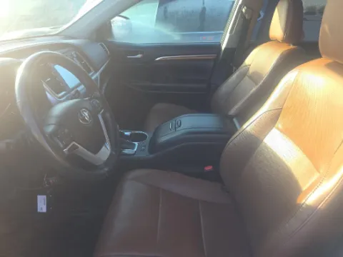 More photos of 2018 Toyota Highlander Limited Platinum at Gulliver Auto Group, TX
