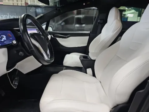 More photos of 2017 Tesla Model X 75D at Gulliver Auto Group, TX