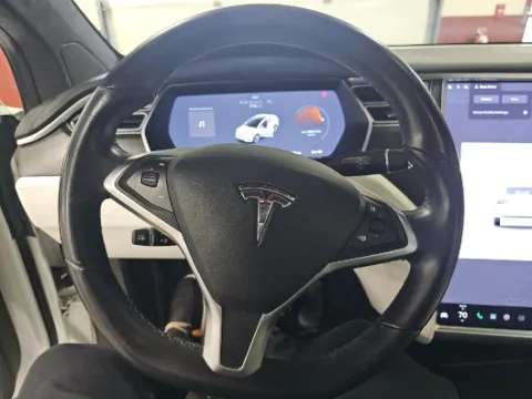 More photos of 2017 Tesla Model X 75D at Gulliver Auto Group, TX