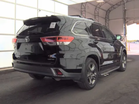 Another view of 2017 Toyota Highlander Limited Platinum for sale in Plano, TX at Gulliver Auto Group