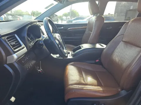 More photos of 2017 Toyota Highlander Limited Platinum at Gulliver Auto Group, TX