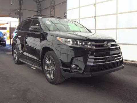 More photos of 2017 Toyota Highlander Limited Platinum at Gulliver Auto Group, TX