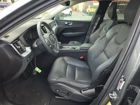 More photos of 2019 Volvo XC60 T6 Momentum at Gulliver Auto Group, TX
