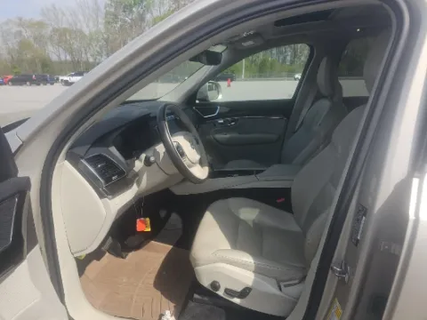 More photos of 2017 Volvo XC90 T6 Momentum at Gulliver Auto Group, TX