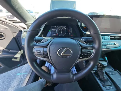More photos of 2022 Lexus ES 300h at Gulliver Auto Group, TX