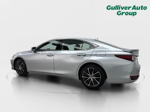More photos of 2022 Lexus ES 300h at Gulliver Auto Group, TX