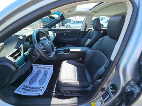 More photos of 2022 Lexus ES 300h at Gulliver Auto Group, TX