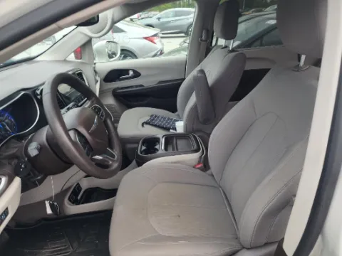 More photos of 2021 Chrysler Pacifica Touring at Gulliver Auto Group, TX