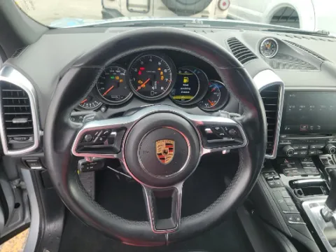 More photos of 2017 Porsche Cayenne Platinum Edition at Gulliver Auto Group, TX