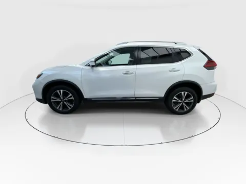 More photos of 2017 Nissan Rogue SL at Gulliver Auto Group, TX