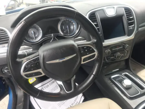 More photos of 2021 Chrysler 300 Touring at Gulliver Auto Group, TX
