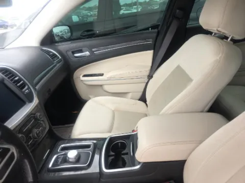 More photos of 2021 Chrysler 300 Touring at Gulliver Auto Group, TX