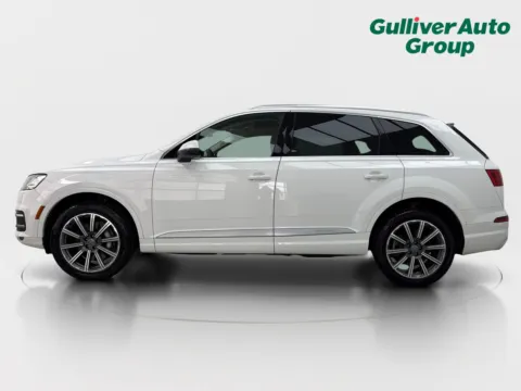 Another view of 2019 Audi Q7 45 SE Premium Plus for sale in Plano, TX at Gulliver Auto Group
