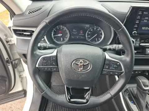 More photos of 2021 Toyota Highlander XLE at Gulliver Auto Group, TX