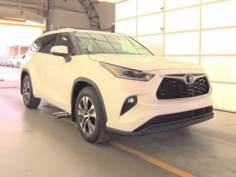 Another view of 2021 Toyota Highlander XLE for sale in Plano, TX at Gulliver Auto Group