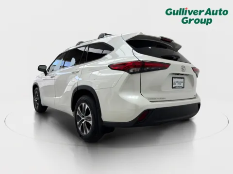 More photos of 2021 Toyota Highlander XLE at Gulliver Auto Group, TX