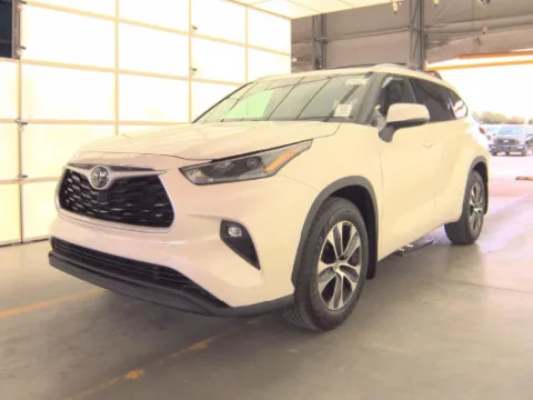 White 2021 Toyota Highlander XLE for sale in Plano, TX