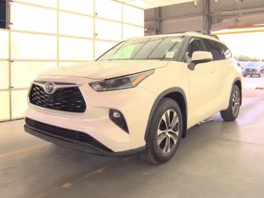 White 2021 Toyota Highlander XLE for sale in Plano, TX