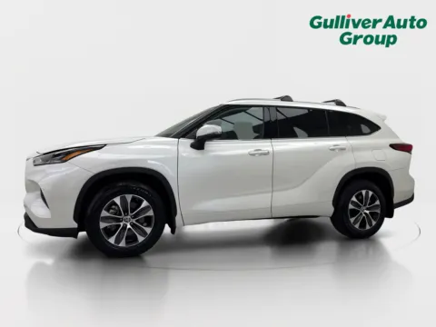 Photos of 2021 Toyota Highlander XLE for sale in Plano, TX at Gulliver Auto Group