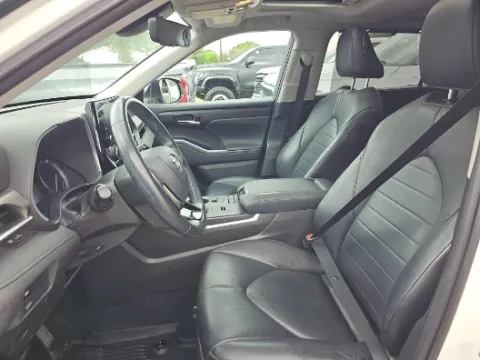 More photos of 2021 Toyota Highlander XLE at Gulliver Auto Group, TX