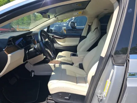 More photos of 2018 Tesla Model X 100D at Gulliver Auto Group, TX