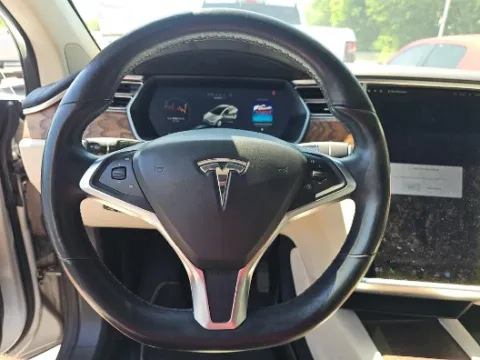 More photos of 2018 Tesla Model X 100D at Gulliver Auto Group, TX