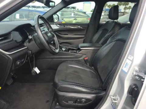 More photos of 2021 Jeep Grand Cherokee L Altitude at Gulliver Auto Group, TX