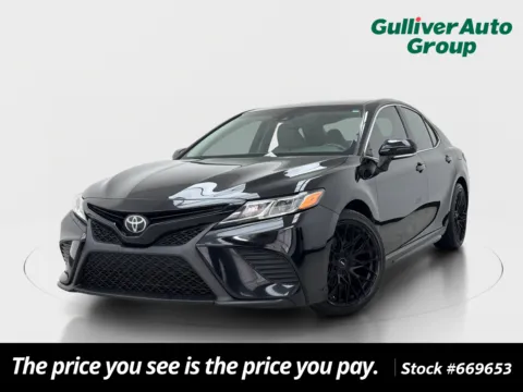 Black 2018 Toyota Camry SE for sale in Plano, TX