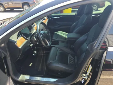 More photos of 2017 Tesla Model S 75D at Gulliver Auto Group, TX