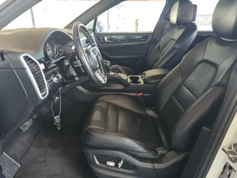 More photos of 2019 Porsche Cayenne at Gulliver Auto Group, TX