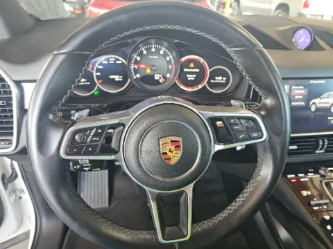 More photos of 2019 Porsche Cayenne at Gulliver Auto Group, TX
